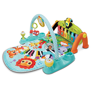 Zacht baby speelmat met een speelgoed piano Zacht baby speelmat met een speelgoed piano